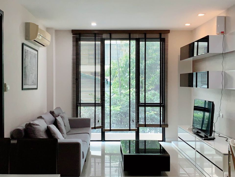 Spacious 1 Bedroom Fully Furnished Condo For Rent Ploenchit