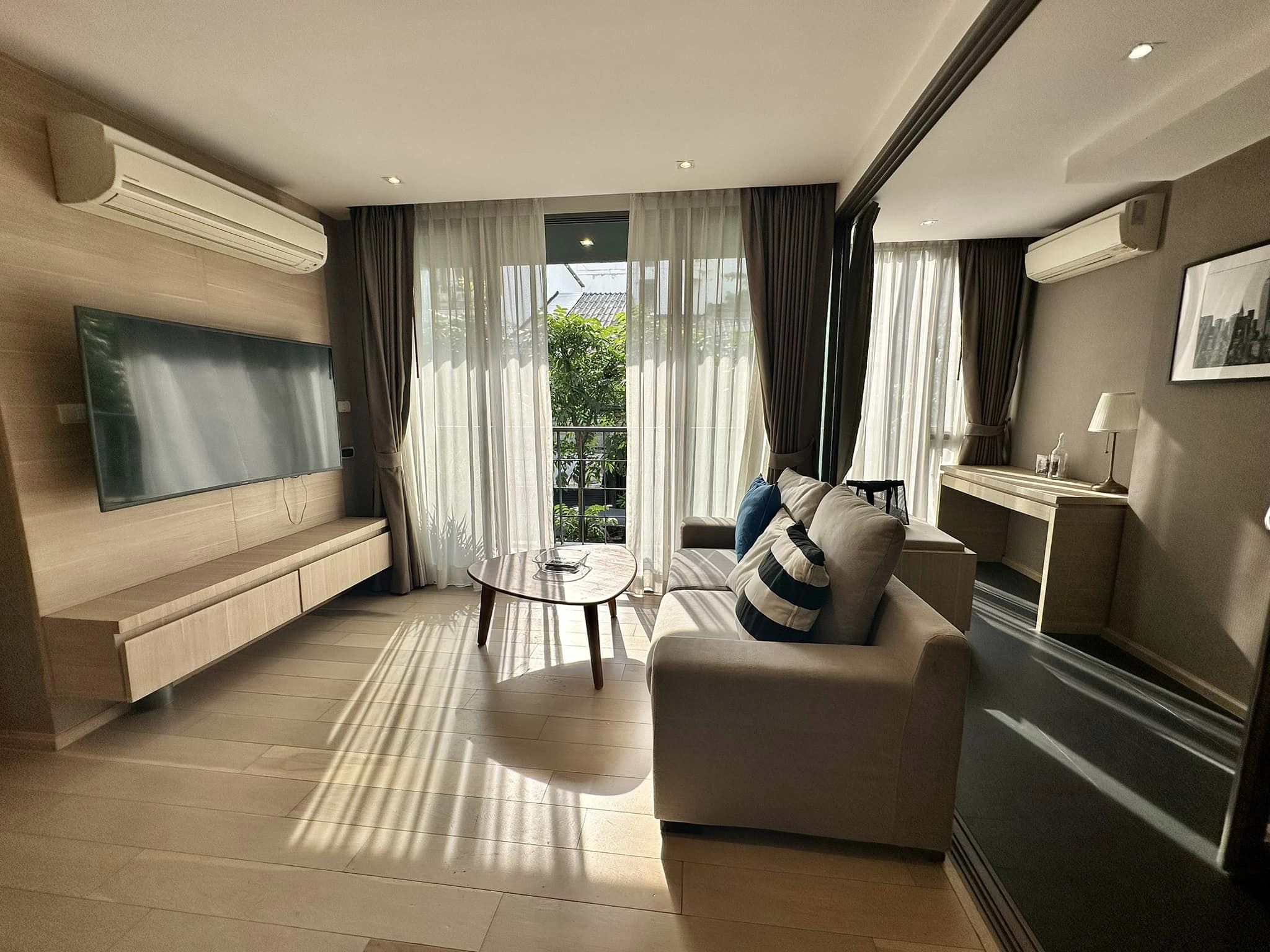 Beautiful Style 1 Bedroom Condo For RentSilom BTS Chongnonsee
