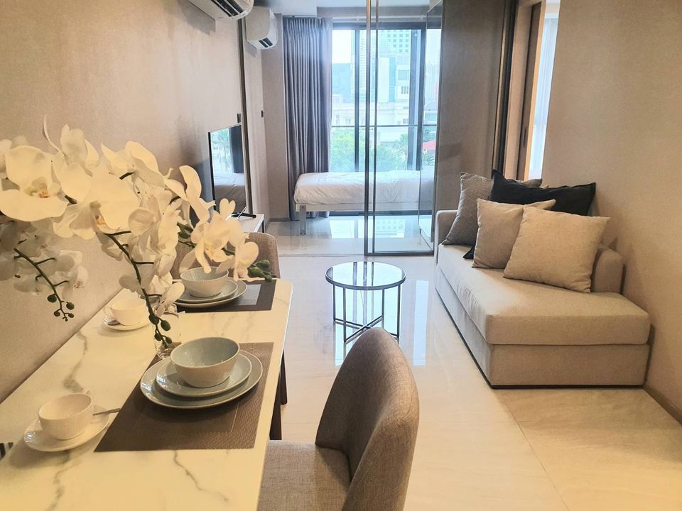 Spacious 1 Bedroom Condo For Rent Asoke Near BTS MRT