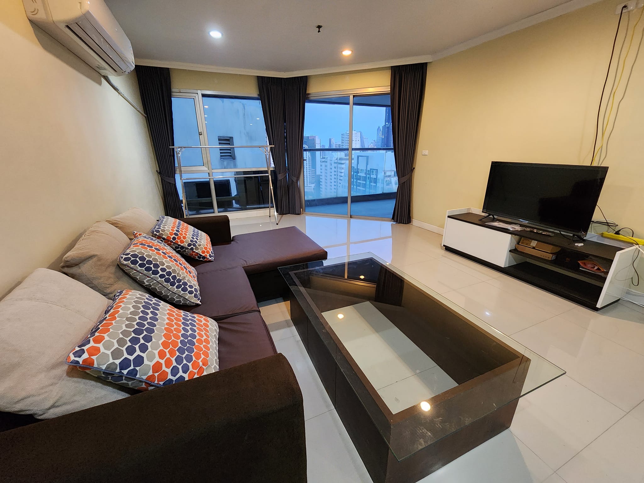 Spacious 1 Bedroom Condo For Rent Nana