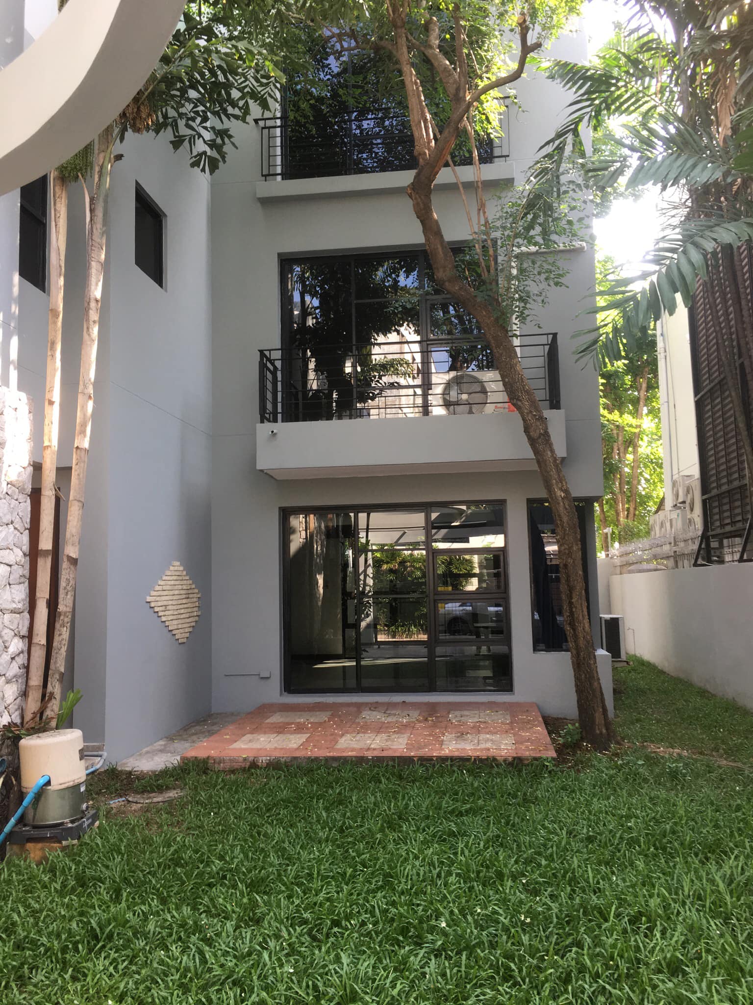 Private Single House 3 Storey 5 Bedroom For Rent Ekkamai