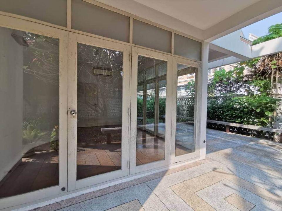 Single House with Garden Unfurnished For Rent Ekkamai