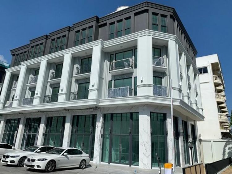 Modern Style Home Office 4.5 Storey with Elevator / Commercial Building Luxury Style for Rent Onnut near BTS Srinut