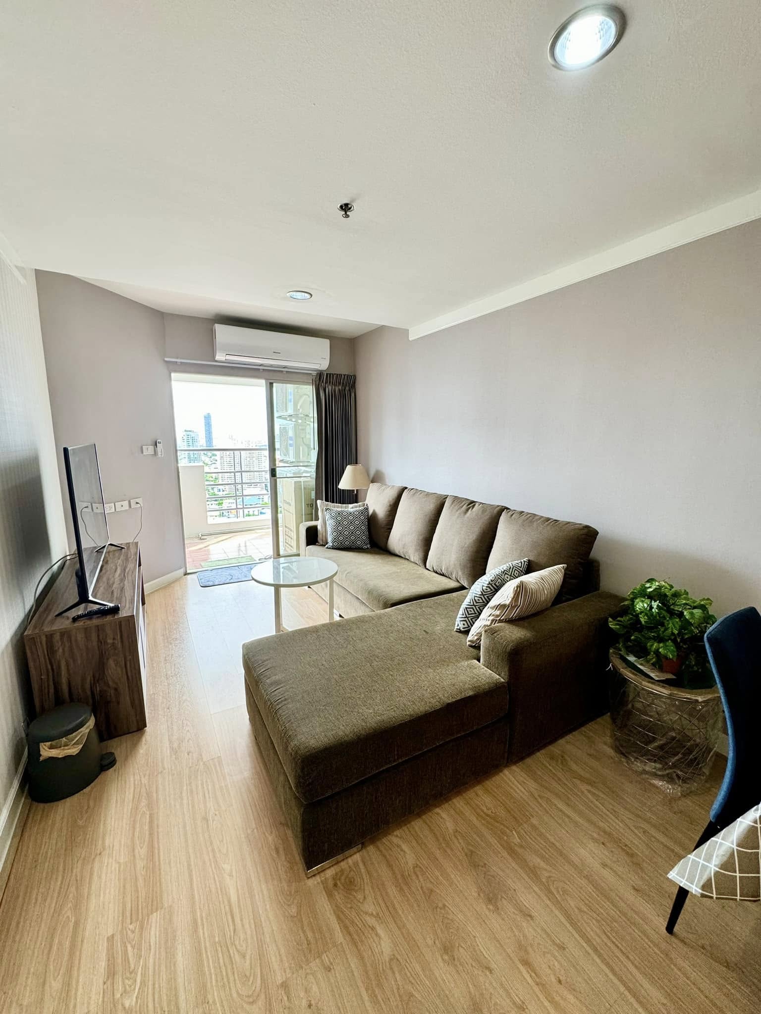 Nice View 2 Bedroom Condo For Rent Phromphong