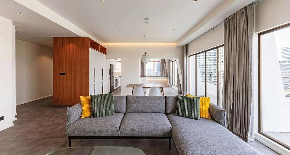 Sleek Renovated Loft 1 Bedroom for Sale at Diamond Tower Bangkok