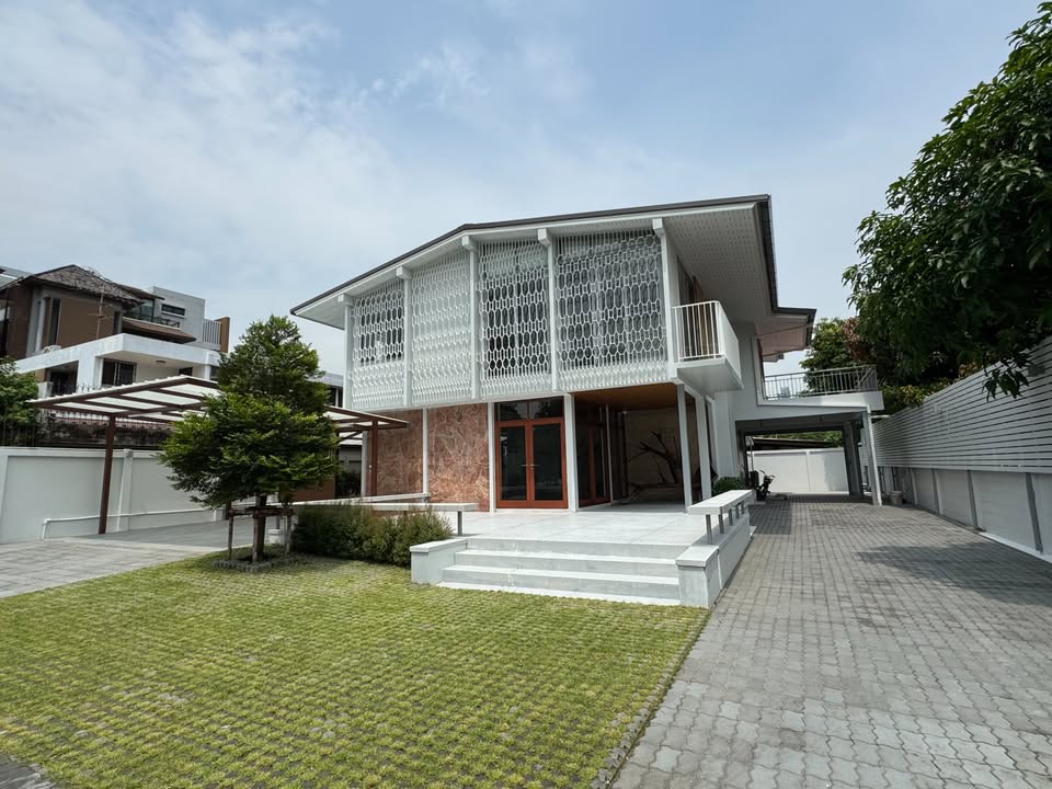 Newly Renovated Detached House for Rent – Pridi Banomyong 25 (Ekkamai Soi 10) – Just 750m from Sukhumvit 71
