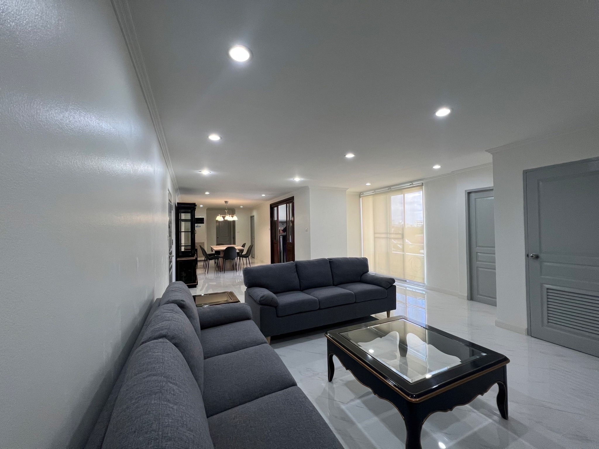 Luxury condo 3 bedrooms for rent in the heart of Bangkok 39 suites Condo