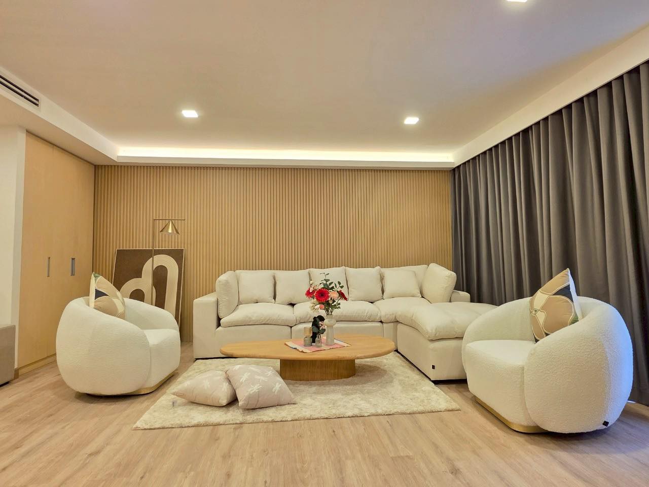 Newly Renovated Spacious 2 Bedroom Condo for Rent Somkid Gardens