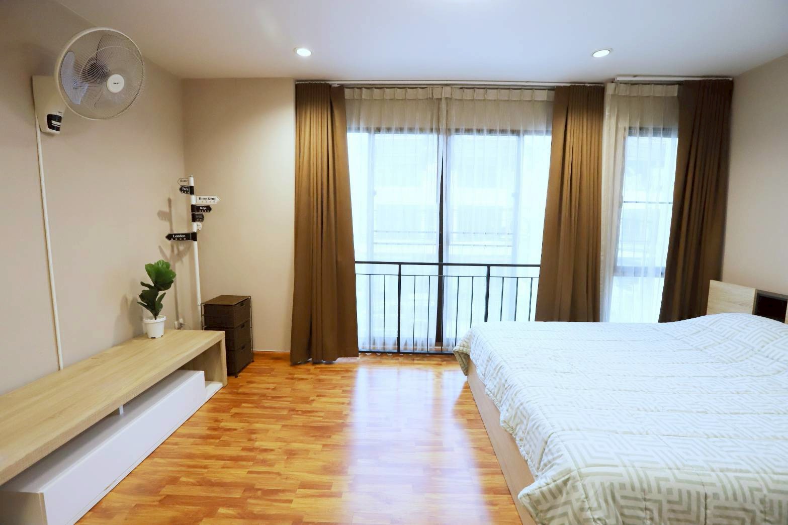 Townhouse for rent and sale in Bangjak