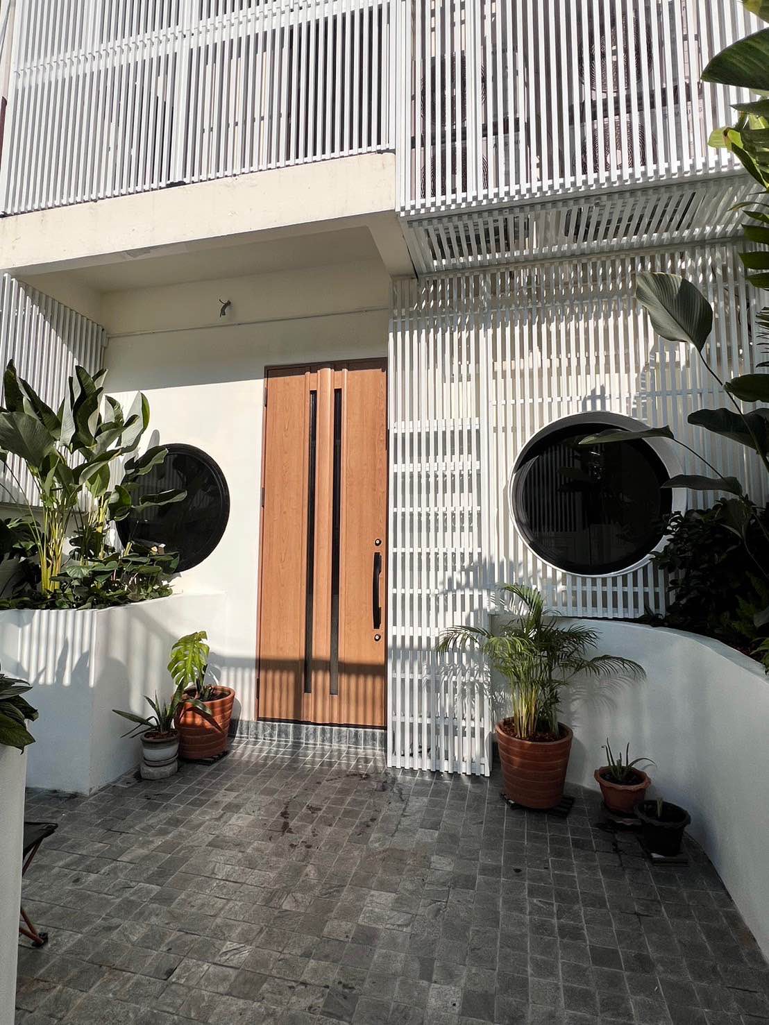 Pet-Friendly Townhome for Rent in Silom – Walking Distance to BTS Chong Nonsi