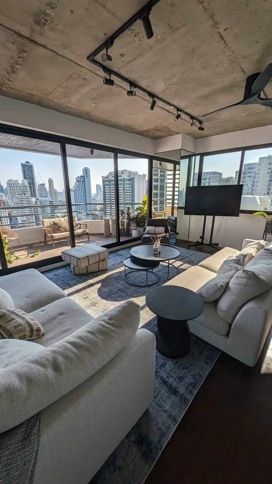 513489837_10162871371561131_4741615647094299754_n