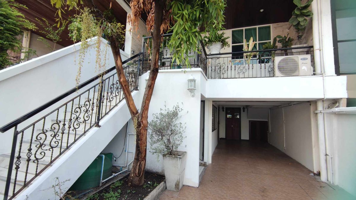 Townhome 3 Storey for Rent – Ekkamai 20 (Thonglor 21)