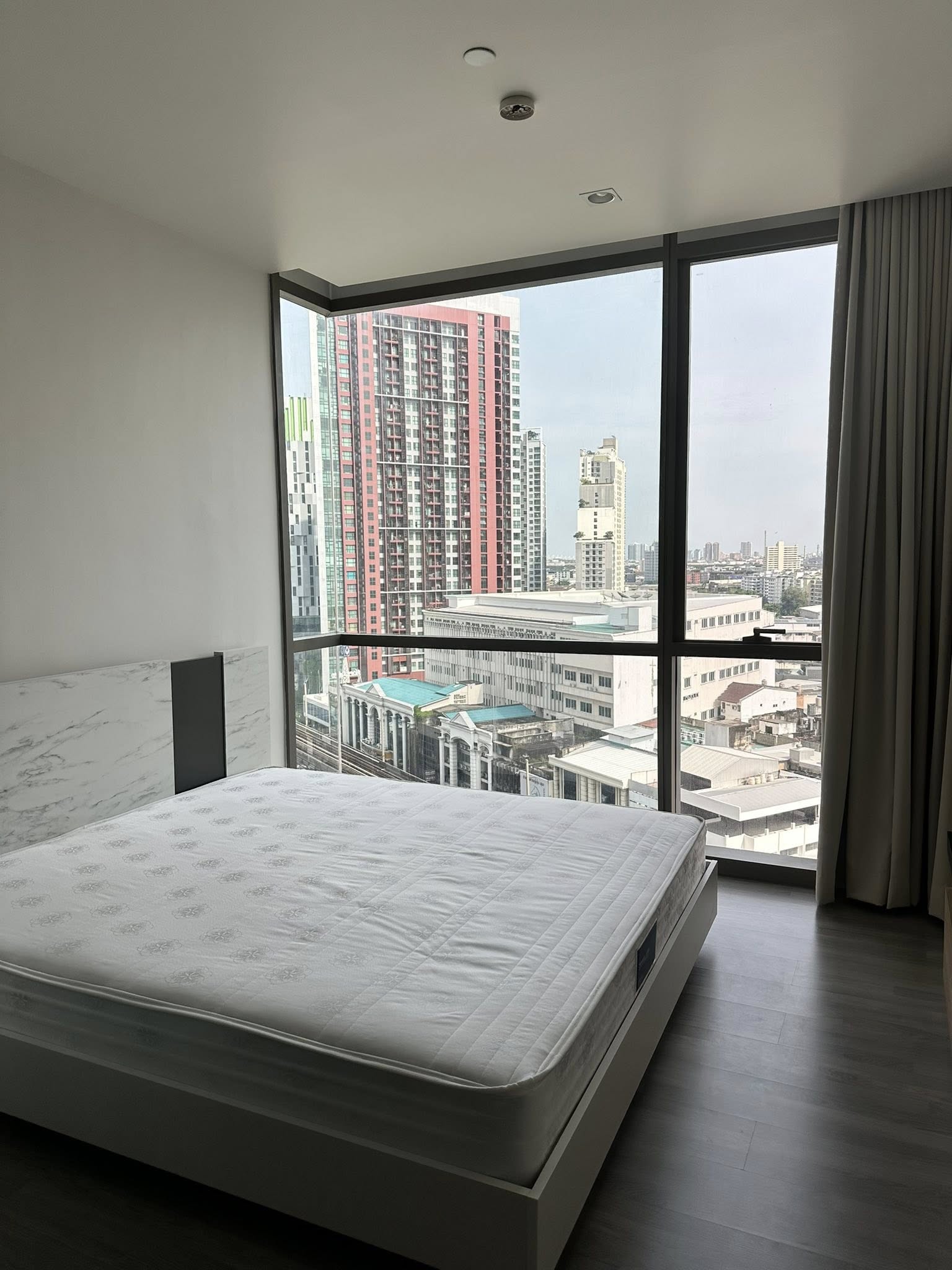 For Rent 1 BedroomThe Room Sukhumvit 69 Spacious unit with nice view