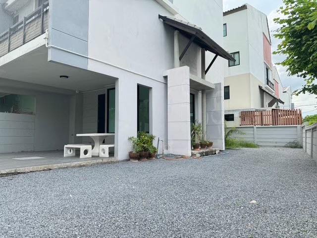 For Rent – Luxury 3-Storey Townhome Sukhumvit 77 (Onnut 21)