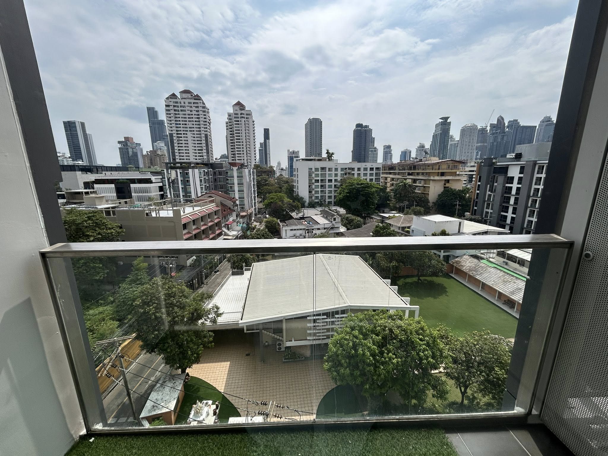 Newly Renovated Condo for Rent – Via 49 Sukhumvit 49