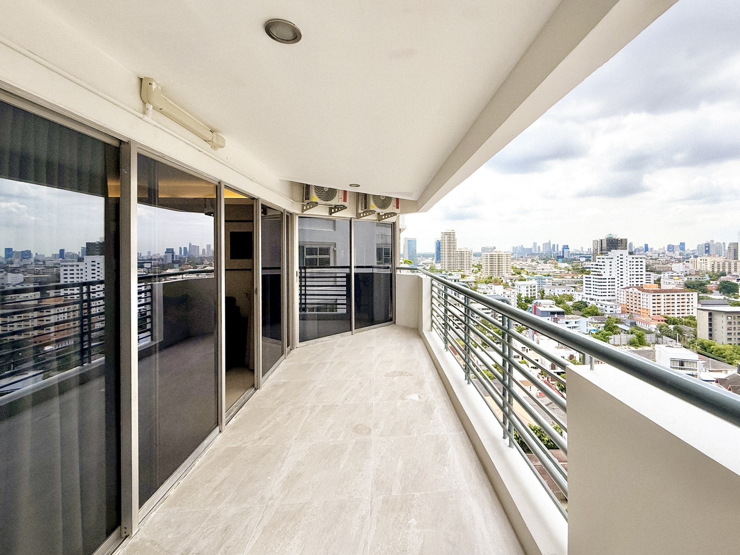 Spacious 4-Bedroom Apartment for Rent – Waterford Diamond Tower Bangkok