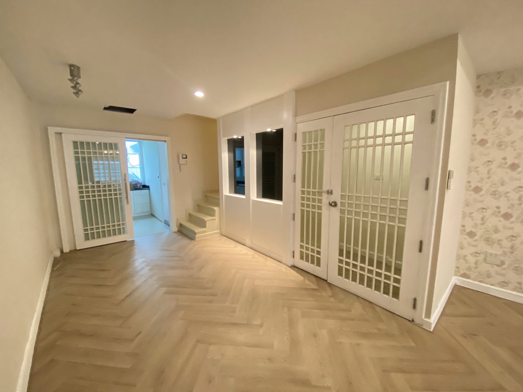 FOR RENT: Newly Renovated 5 Floor Shophouse in Pathumwan Steps from Siam BTS