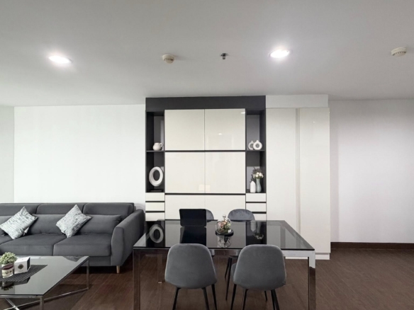 Spacious 2 Bedroom Pool View Belle Grand Rama 9 – Available for Rent