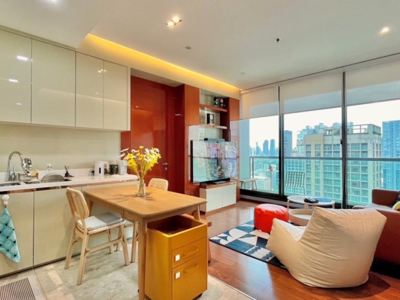 The Address Sukhumvit 28 – High Floor 2 Bedroom with Unblocked View