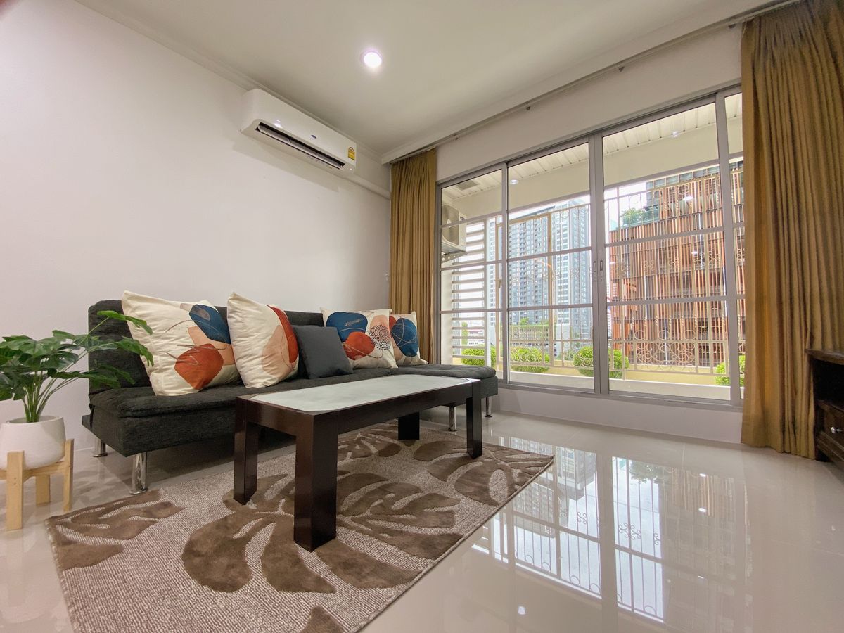 For Rent Baan Klang Krung Siam Pathumwan Large 2 Bedroom Unit with Fixed Parking