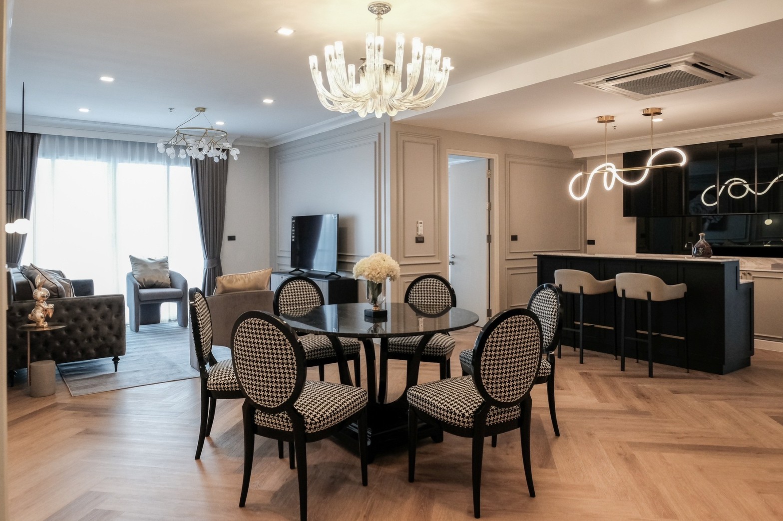 Luxury Style Spacious 2 Bedroom Condo for Rent Ekkamai