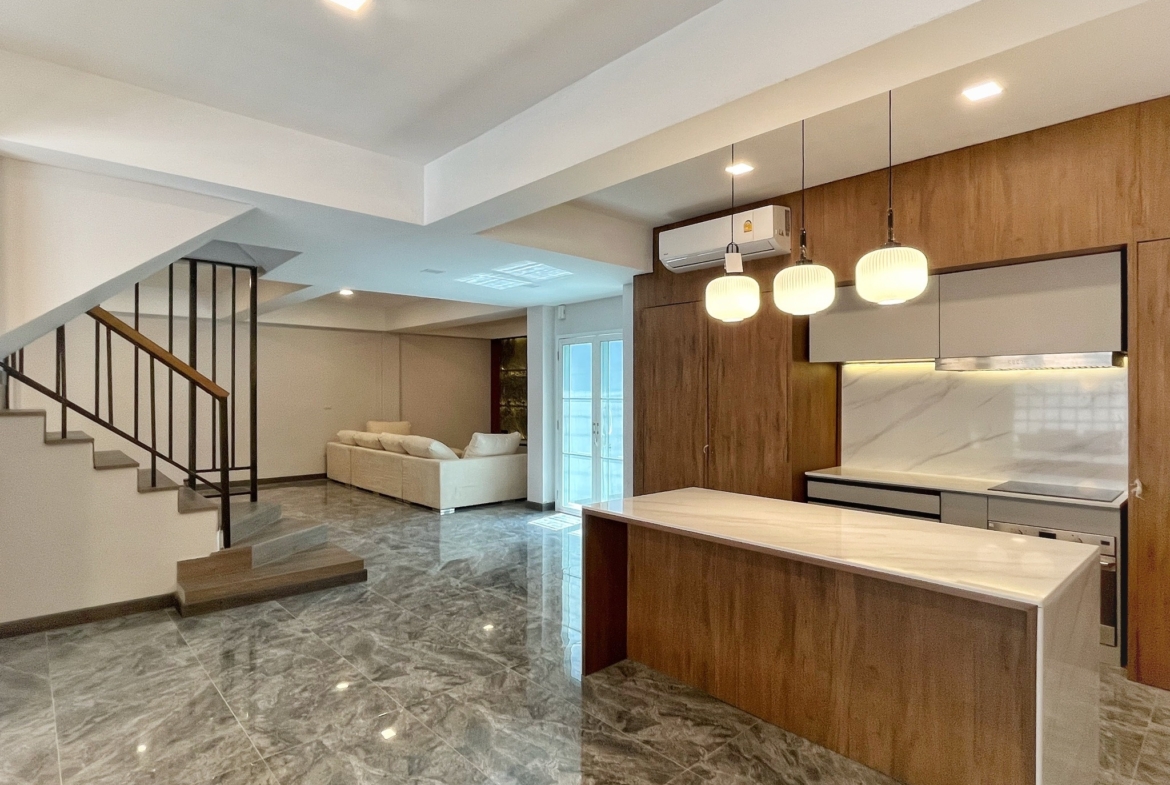 For rent 5 storey house classic modern style in Thonglor