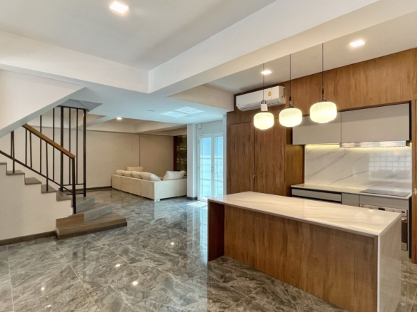 For rent 5 storey house classic modern style in Thonglor