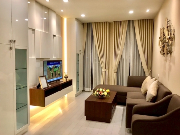 Spacious 1 Bedroom Condo for Rent at Noble Ploenchit