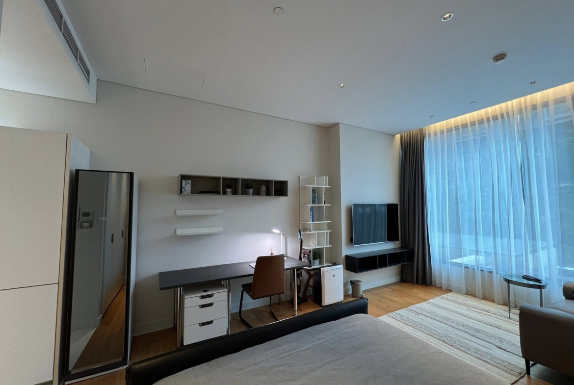 Sindhorn Residence Langsuan Soi 2 luxury condominium in Chidlom area