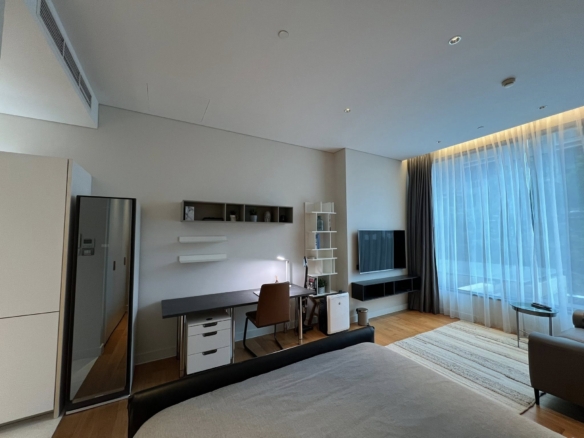 Sindhorn Residence Langsuan Soi 2 luxury condominium in Chidlom area
