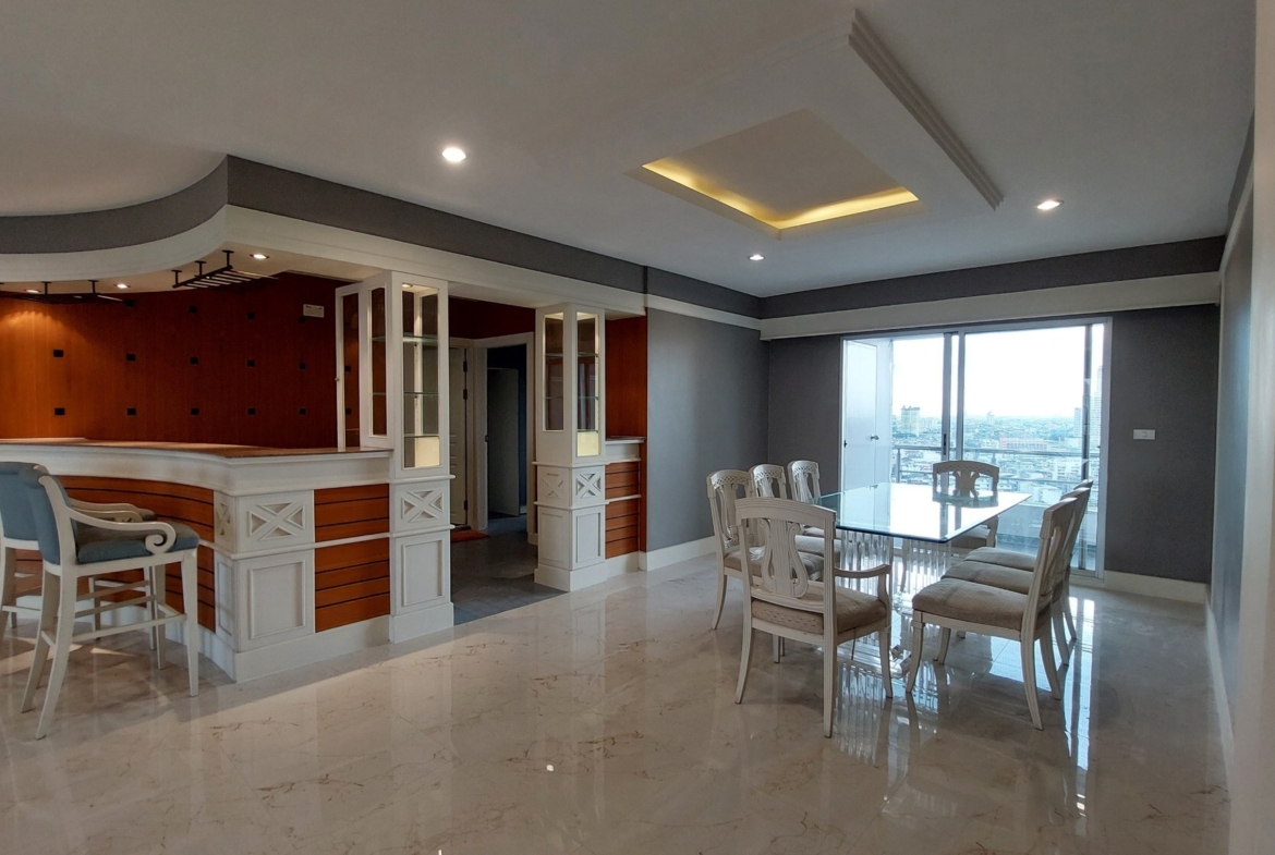Condominium for rent with very spacious layout and river view high floor