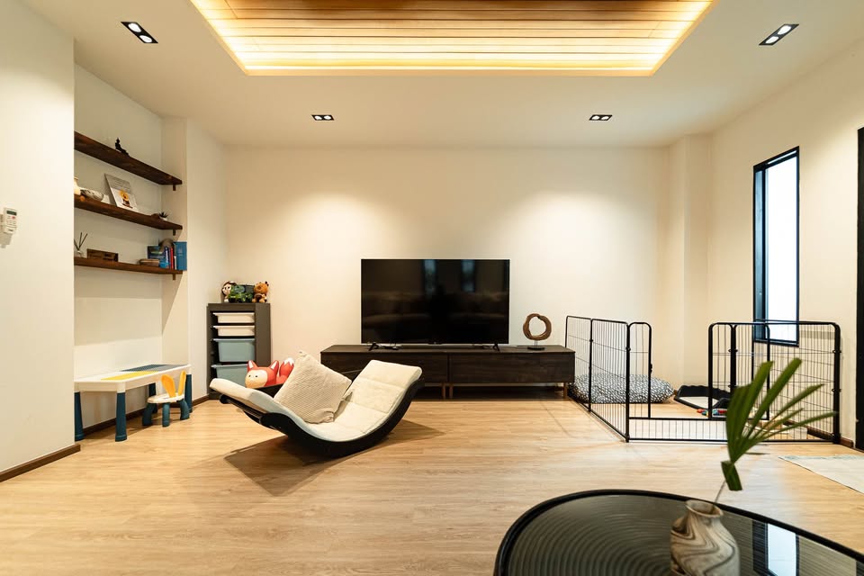 Modern house in the heart of Sukhumvit 27 near EmSphere available for rent for Home Office Airbnb or residential use