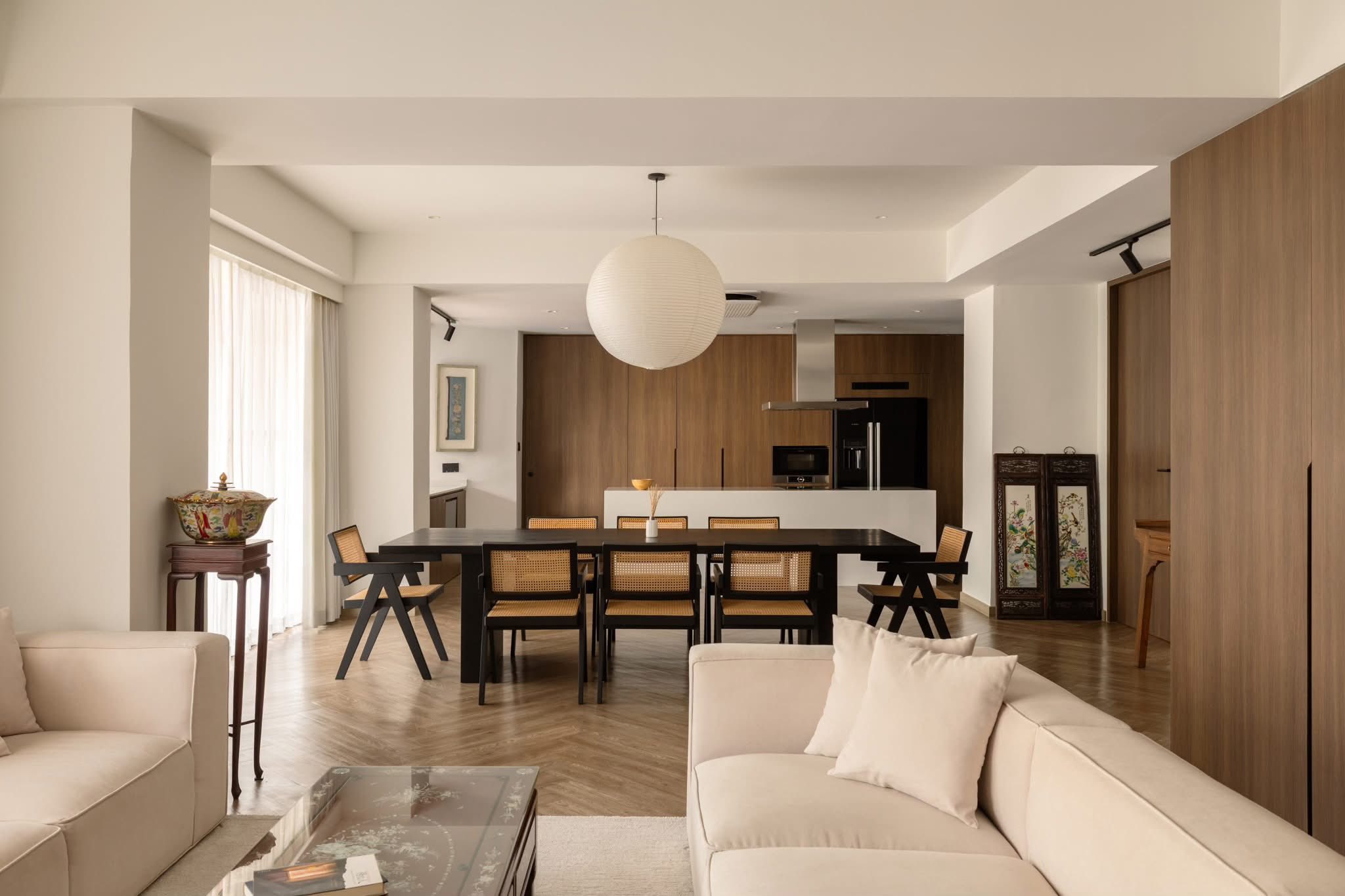 Newly Renovated 2 Bedroom Condo for Sale at Newton Tower Sukhumvit 6