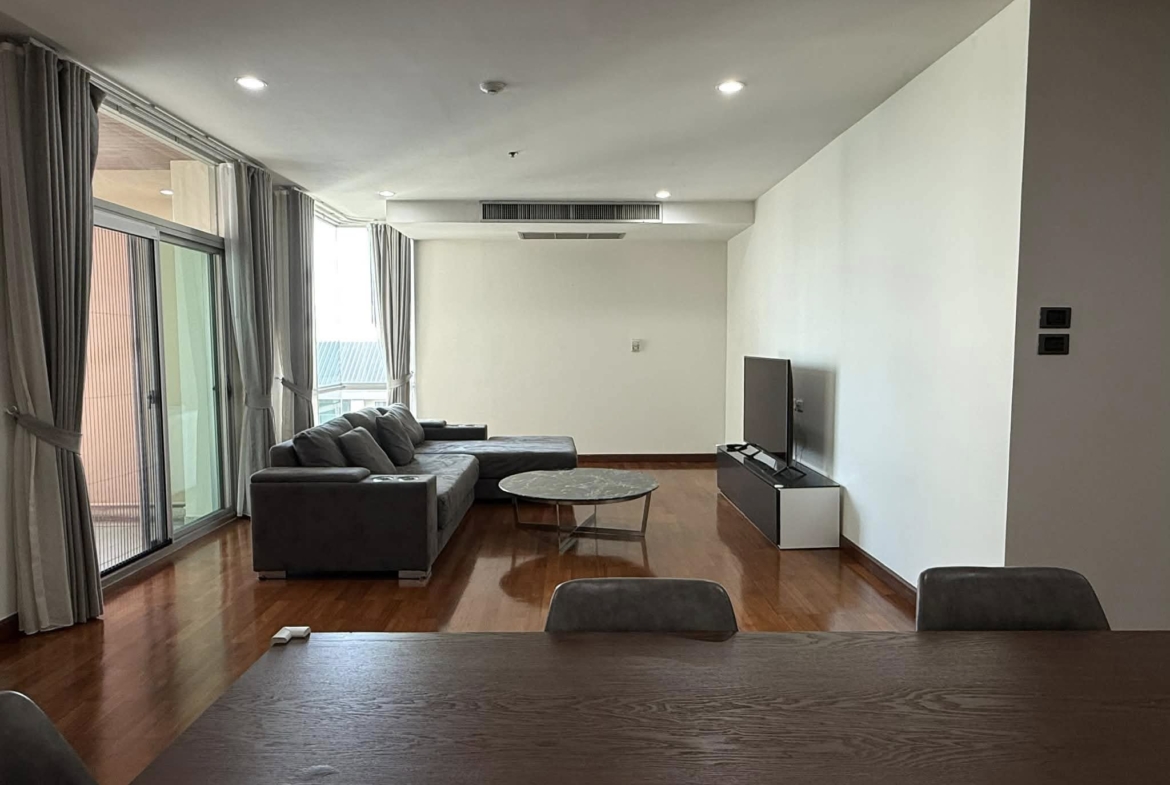 Spacious 3 Bedroom Condo for Rent at Langsuan Area