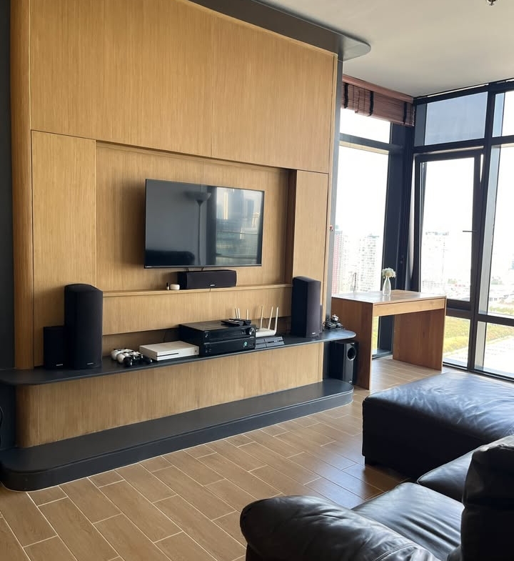 Spacious 1 Bedroom Circle Living Prototype high floor corner unit for Rent / Sale