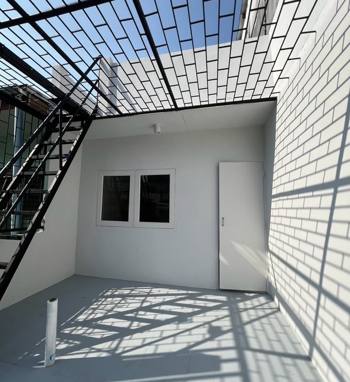 Townhouse 4 storey for Sale on Charoen Nakhon Road