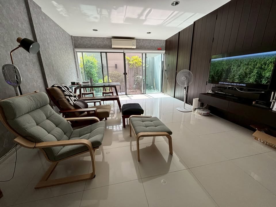 For rent 3 storey townhome Pattanakrn Area