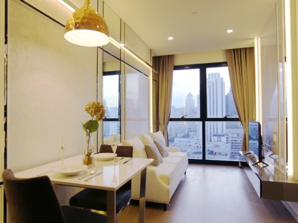 Modern 1 Bedroom Condo for Rent at Ashton Asoke