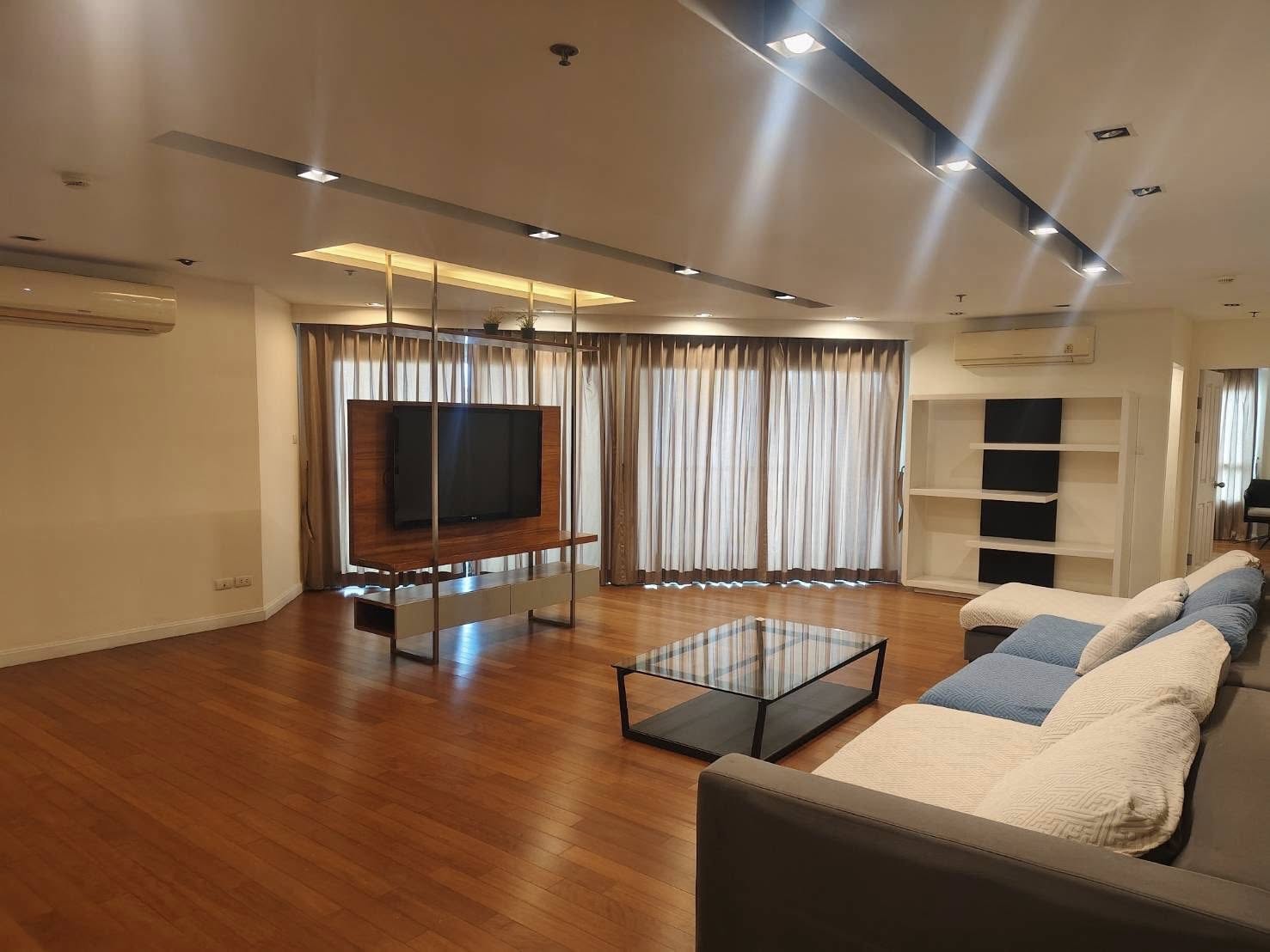 Belle Grand Rama 9 super spacious condominium perfect for large family living in central Rama 9 area.