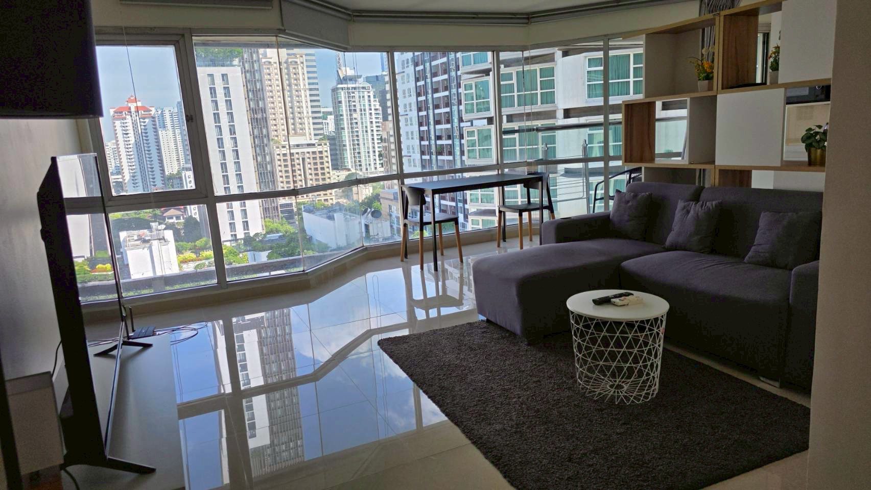 For sale and rent Spacious 1 Bedroom Sukhumvit Suite Condo