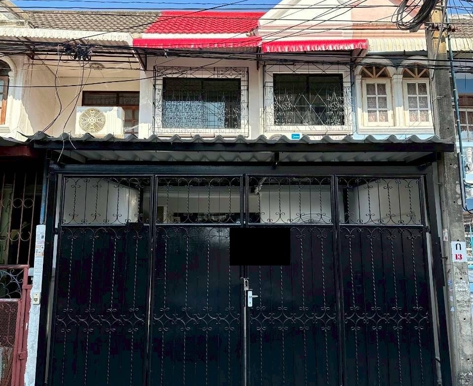 For rent 2 storey townhouse Sukhumvit 101/1