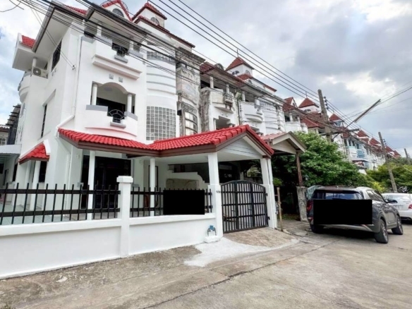 4 Storey Townhouse for Rent Sukhumvit 101/1