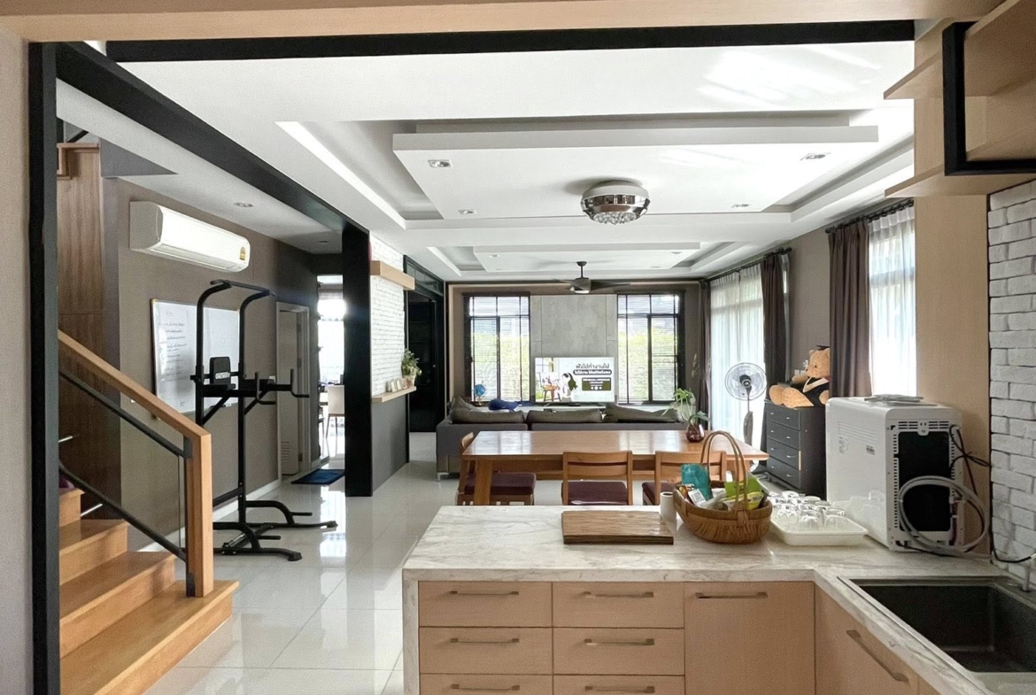 Luxury house for rent and sale in Phatthanakan