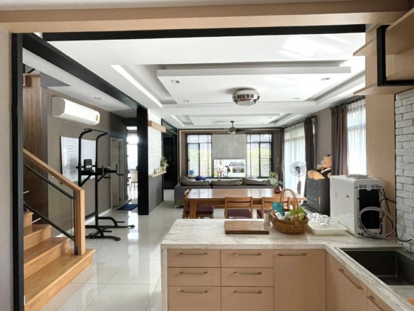 Luxury house for rent and sale in Phatthanakan