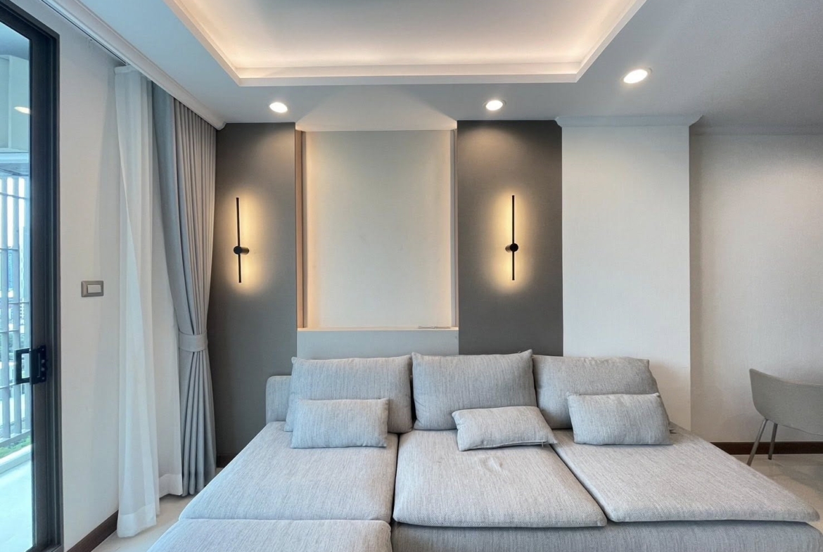 Spacious 2 bedrooms Supalai Oriental Sukhumvit 39 for Rent