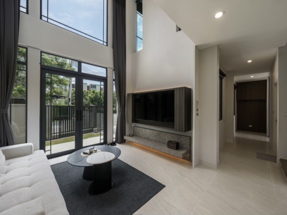 Luxury 3 storey townhouse for rent in Sukhumvit 77