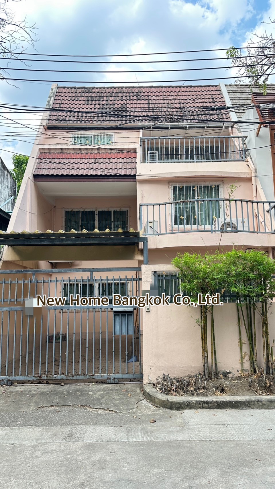 Pet Friendly 3 Storey Townhouse for Rent and Sale in Phrom Phong