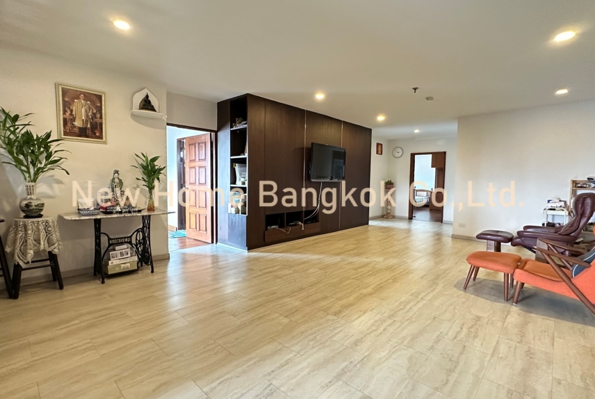 Fifty Fift Tower Condo 3 Bedroom for Sale Spacious High Floor