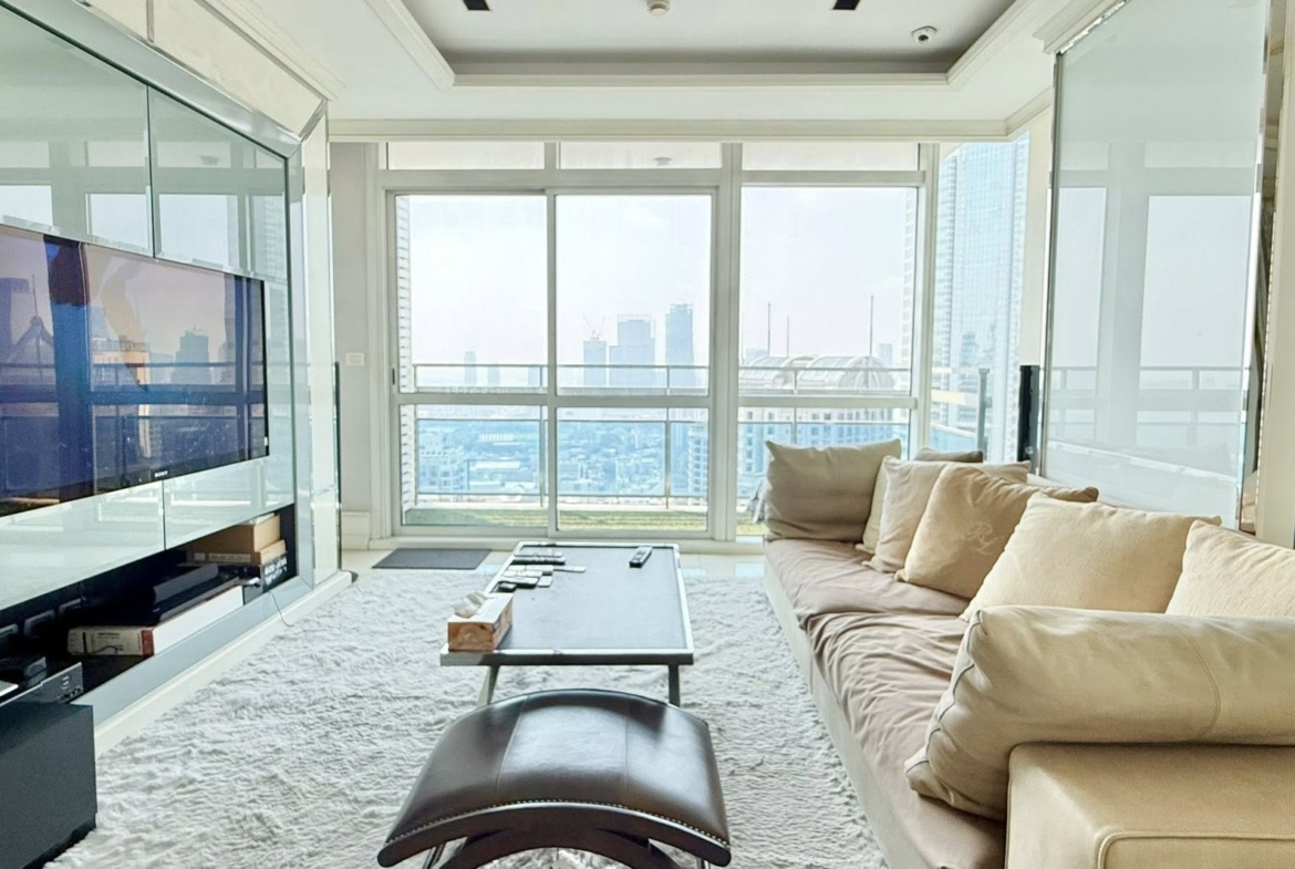 Spacious 2 Bedroom Luxury corner unit for rent at Athenee Residence