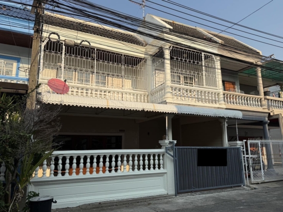 Townhouse for rent on Sukhumvit 101 near BTS Punnawithi pet friendly